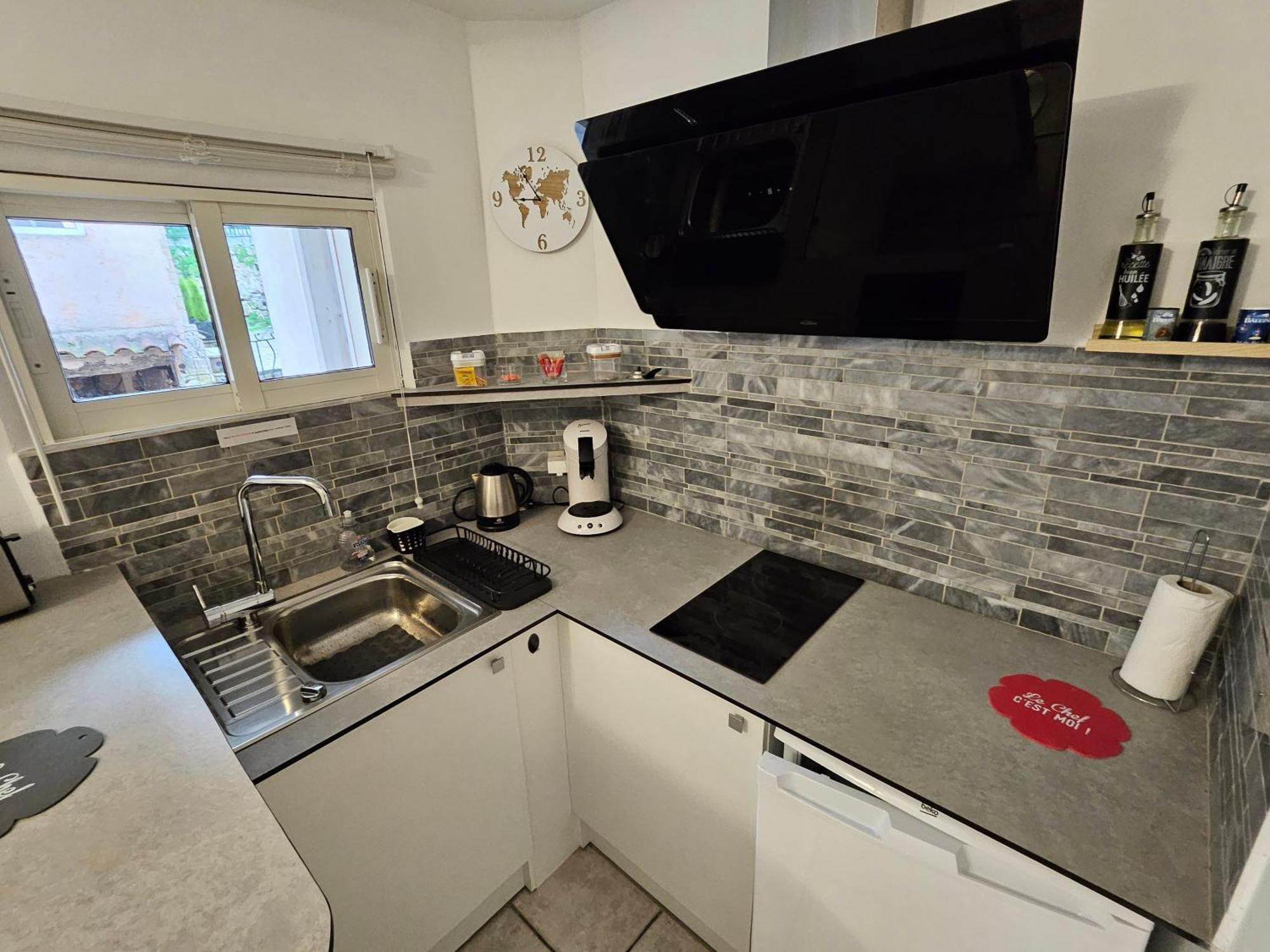 F2 entièrement refait à neuf en 2021 + parking. Apartamento Grasse Exterior foto